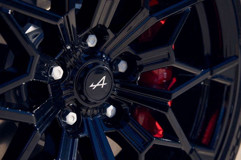 Die Alpine A290 Felge im Detail mit Alpine Logo bei RRG.