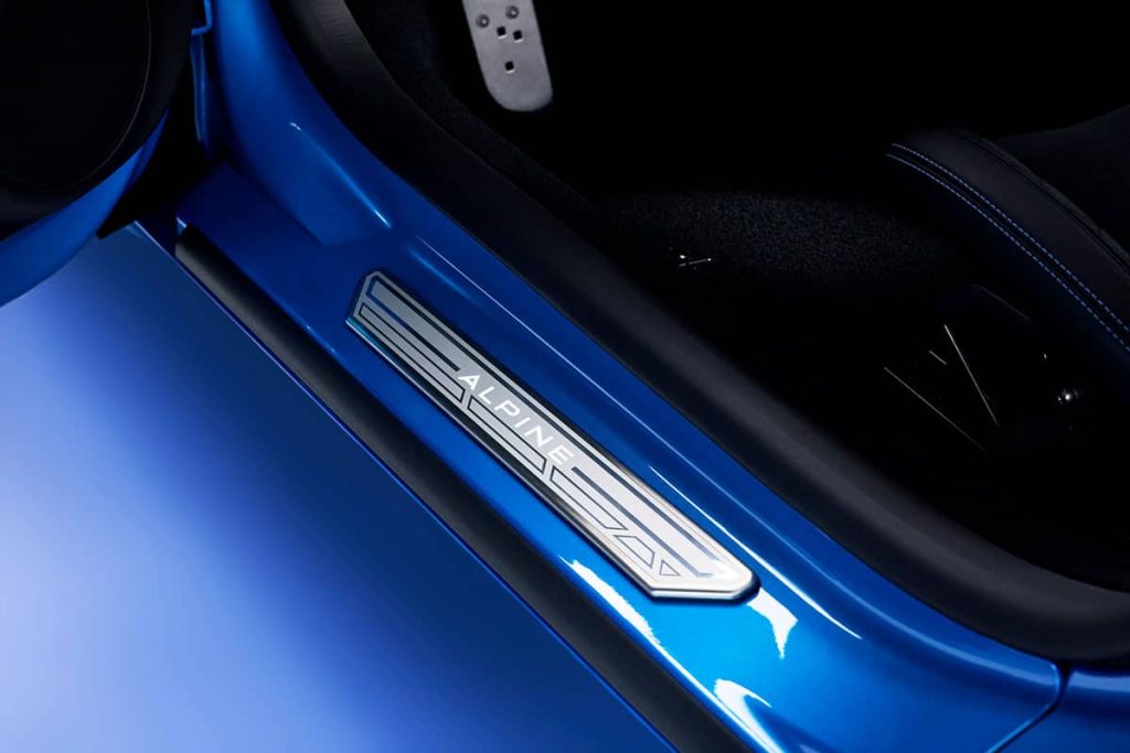 Die Alpine A110 Einstiegsleiste bei RRG.
