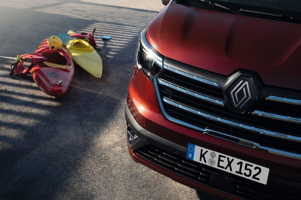 Renault Trafic Combi mit Kanus