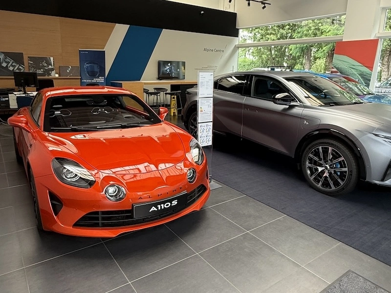 Der A110 im Alpine Store in Köln bei RRG.