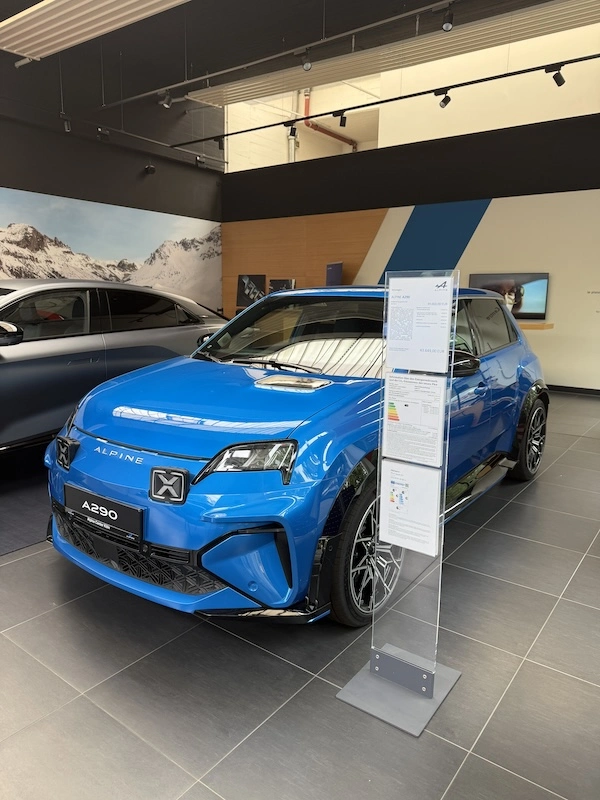 Der A290 im Alpine Store in Köln bei RRG.