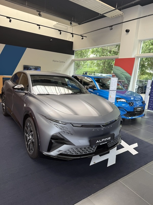 Der A390 Alpine Store in Köln bei RRG.