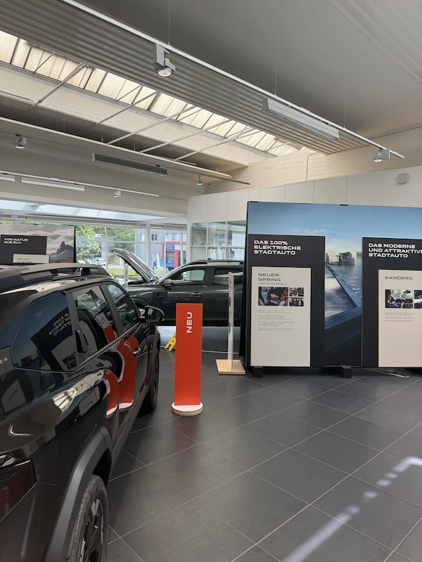 Das Dacia Autohaus in Köln der Retail Renault Group von innen.